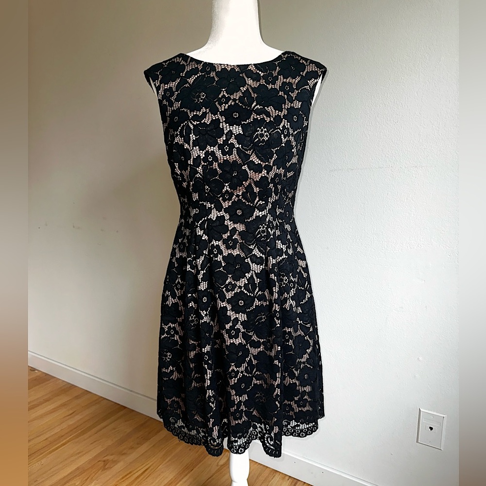 Vince Camuto Lace Sleeveless Cocktail Dress